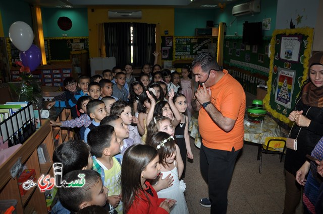 كفرقاسم – فيديو: بساتين الامل, السلام , والمحبة تحتفل بعيد الام على انغام عمو انس وجوقته ..